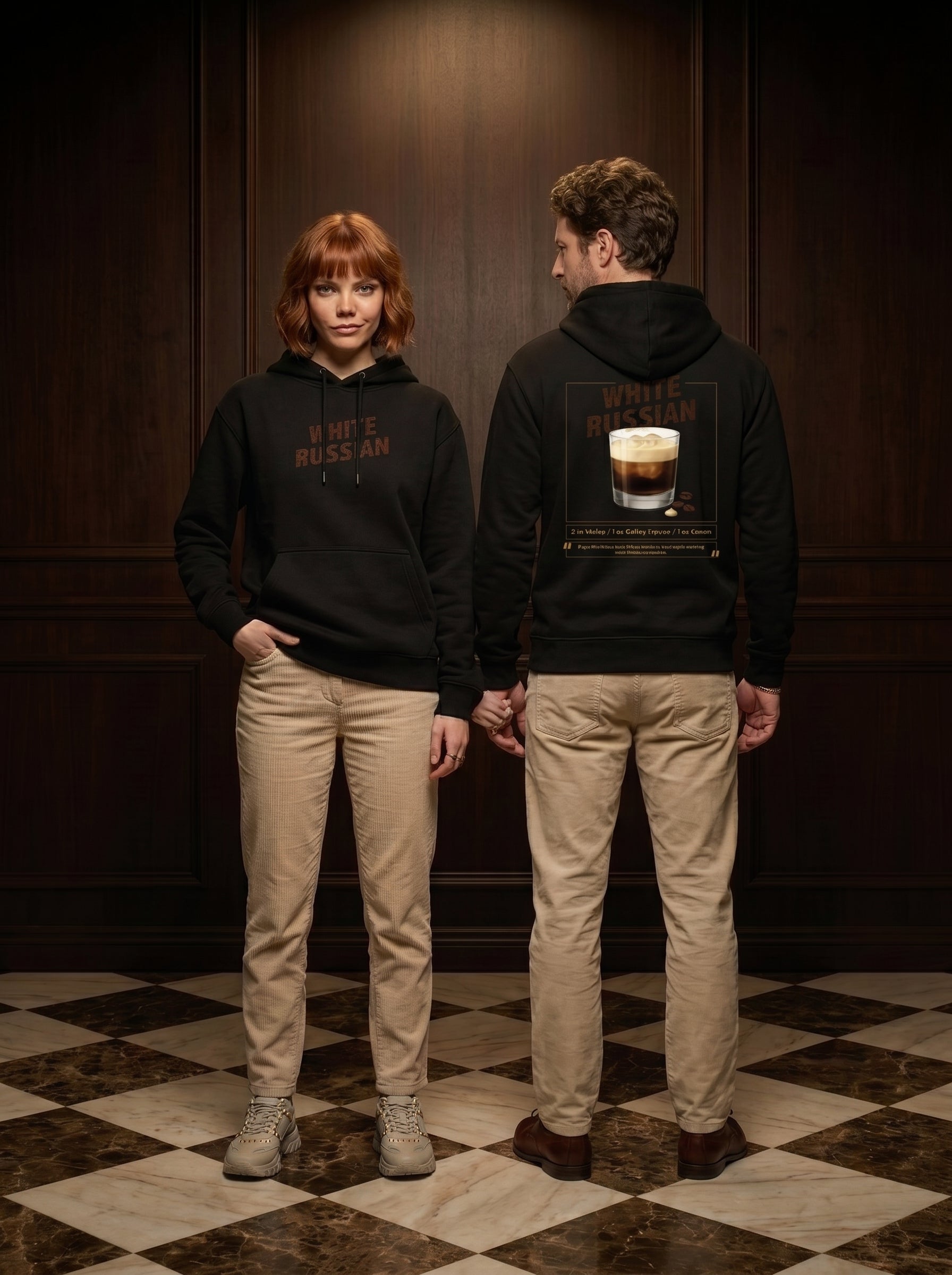 Mr.B White Russian Hoodie · Siyah · Lisa ve Nathan ürünü giyerken (kurgusal karakterler, görsel yapay zekâ ile üretildi)