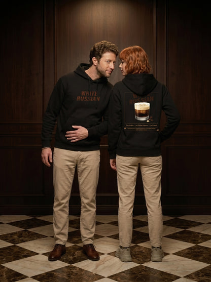 Mr.B White Russian Hoodie · Siyah · Lisa ve Nathan ürünü giyerken (kurgusal karakterler, görsel yapay zekâ ile üretildi)