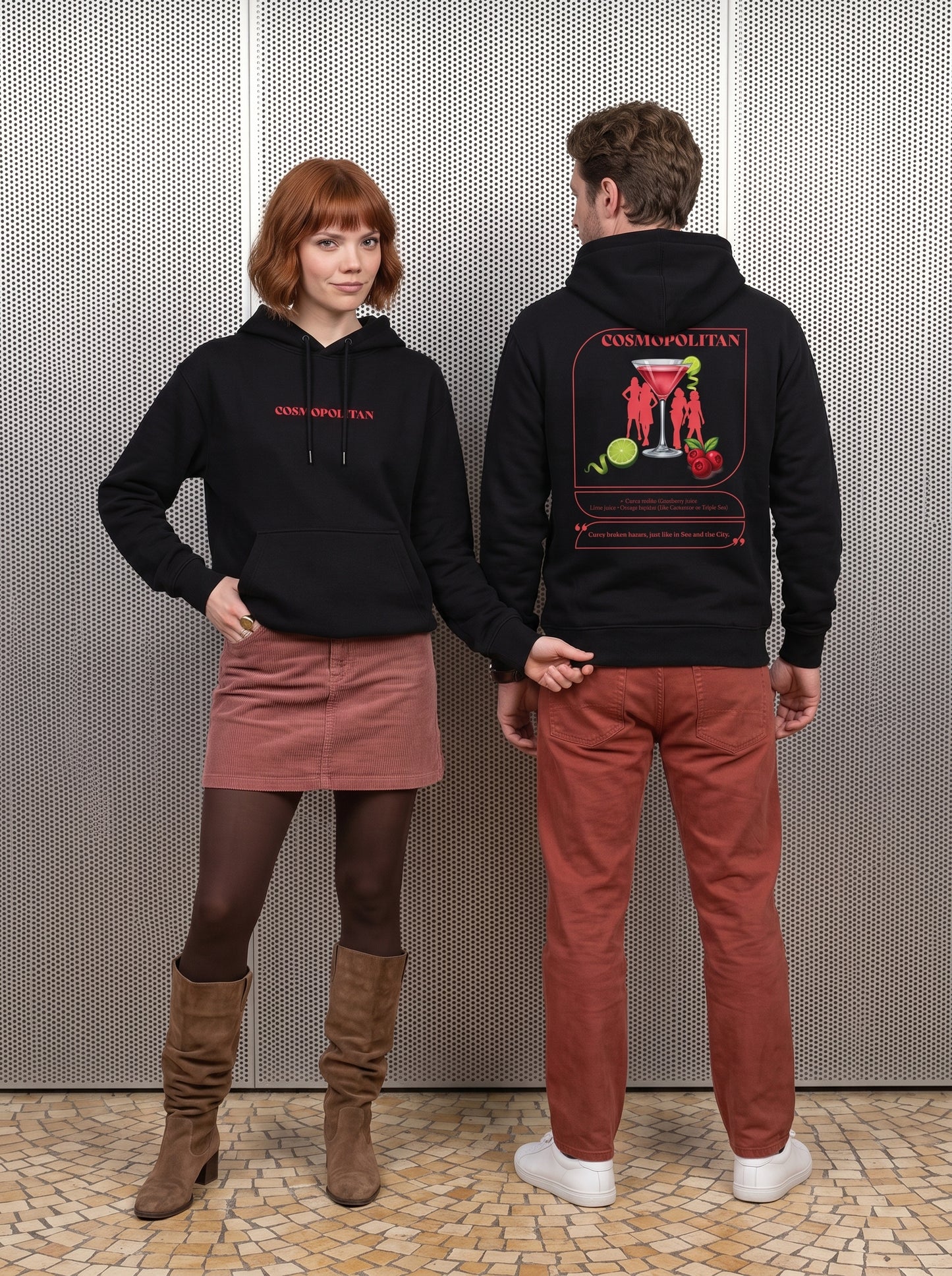 Mr.B Cosmopolitan Hoodie · Siyah · Lisa ve Nathan ürünü giyerken (kurgusal karakterler, görsel yapay zekâ ile üretildi)