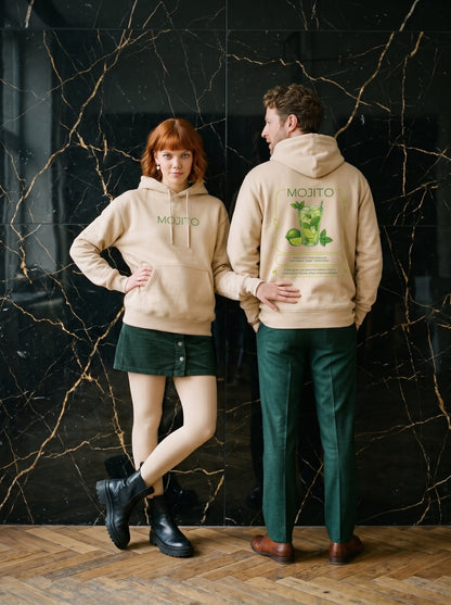 Mr.B Mojito Hoodie · Bej · Lisa ve Nathan ürünü giyerken (kurgusal karakterler, görsel yapay zekâ ile üretildi)