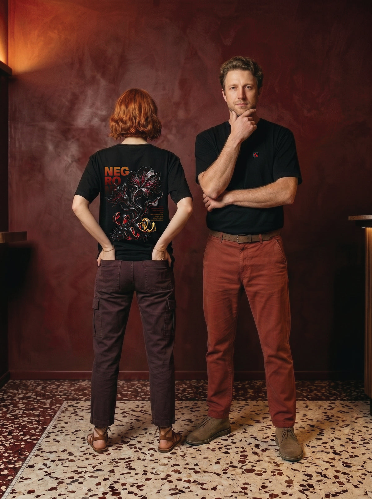 Mr.B Negroni — Biomorphism Koleksiyonu · Lisa ve Nathan ürünü giyerken (kurgusal karakterler, görsel yapay zekâ ile üretildi)
