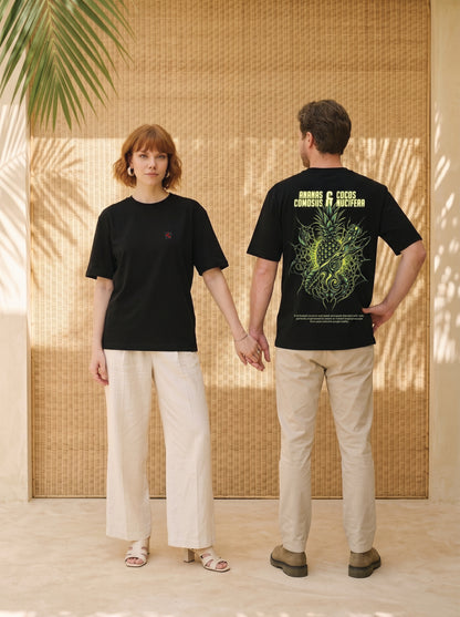 Mr.B Piña Colada — Biomorphism Koleksiyonu · Lisa ve Nathan ürünü giyerken (kurgusal karakterler, görsel yapay zekâ ile üretildi)