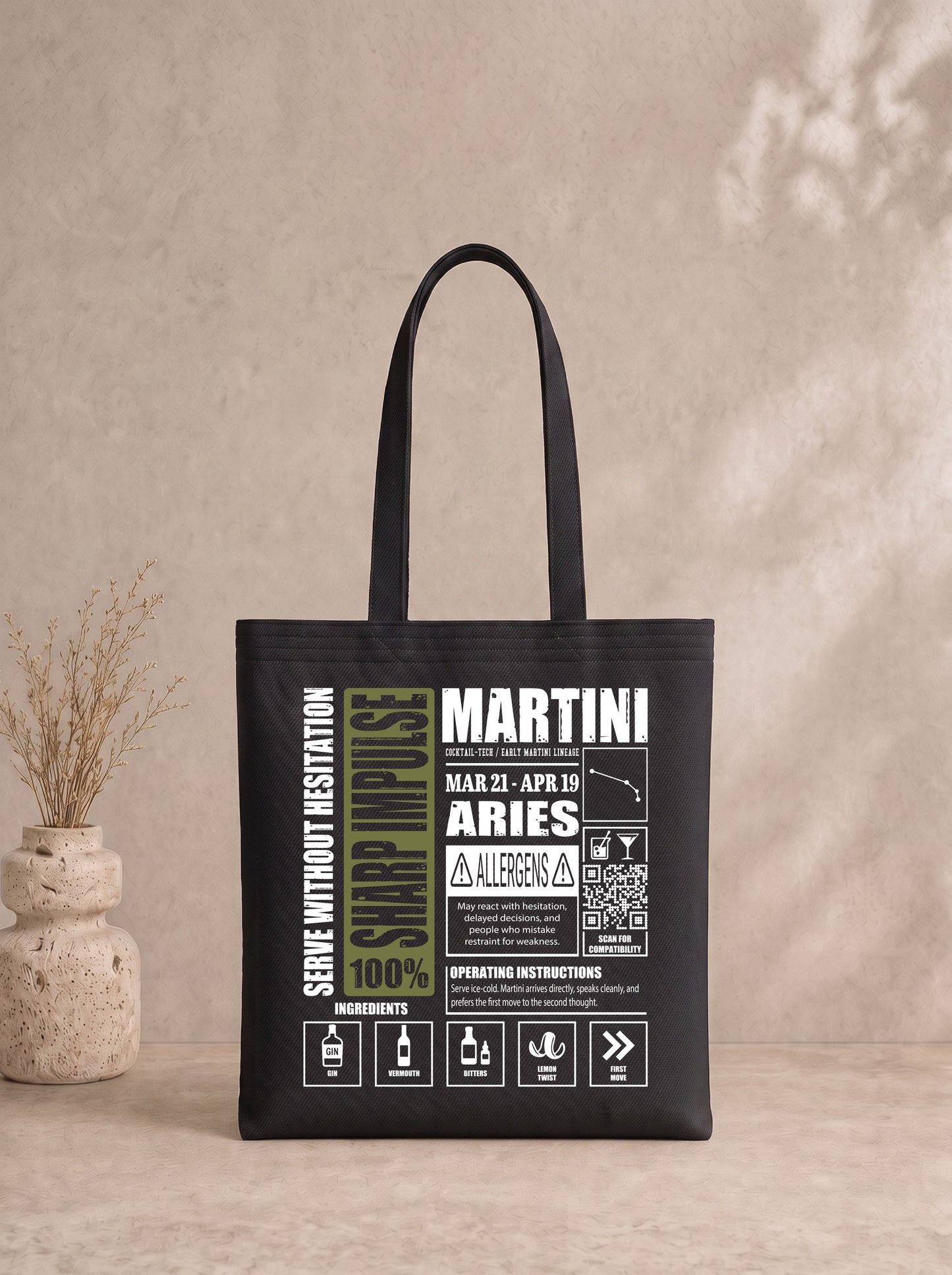Mr.B Koç Burcu Bez Çanta · Zodiac of Cocktails · Martini · Siyah · ürün görseli, baskılı arka yüz