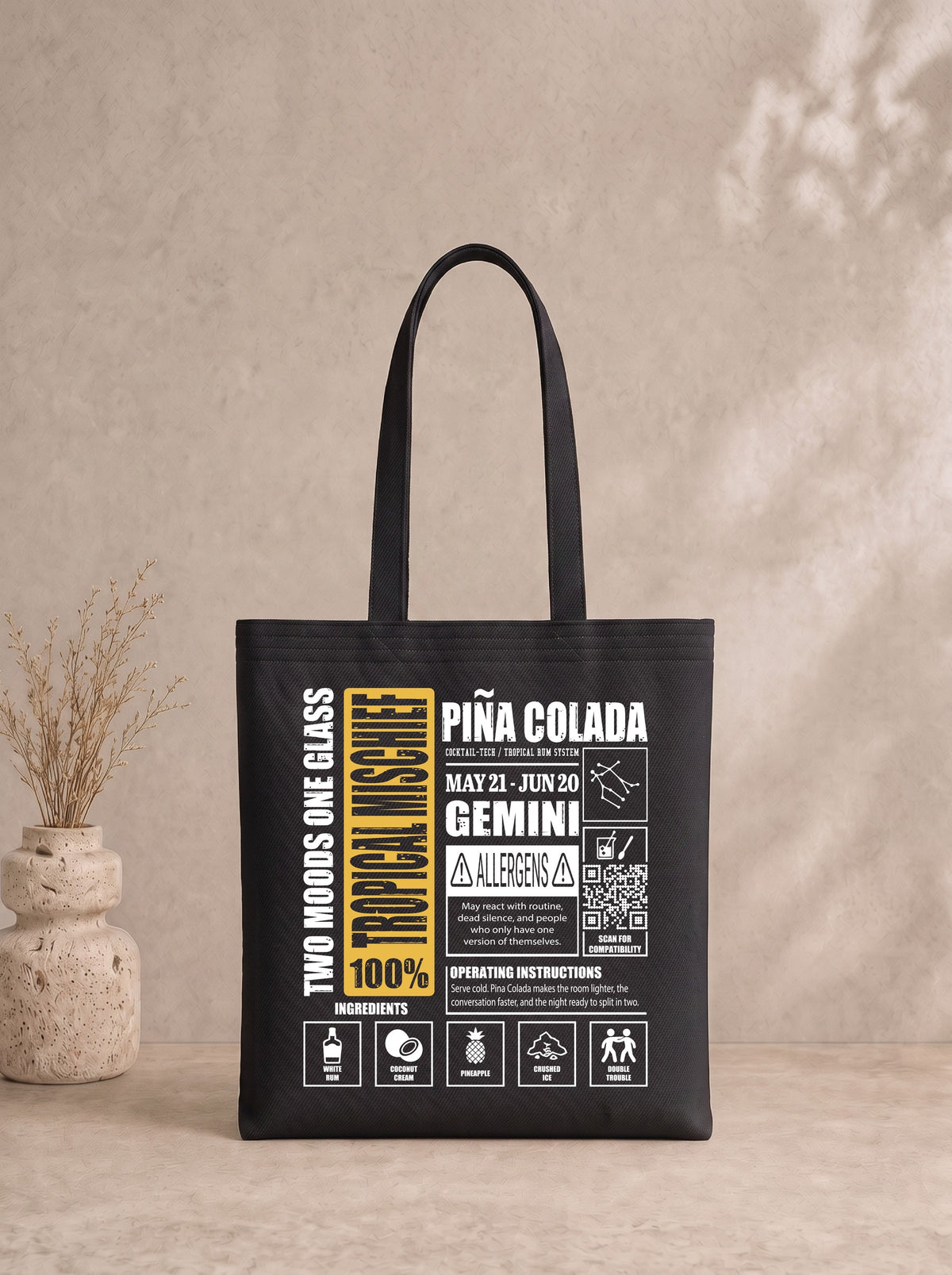 Mr.B İkizler Burcu Bez Çanta · Zodiac of Cocktails · Piña Colada · Siyah · ürün görseli, baskılı arka yüz