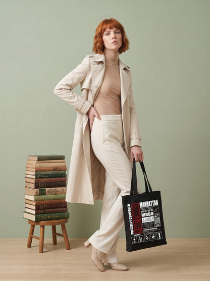 Mr.B Başak Burcu Bez Çanta · Zodiac of Cocktails · Manhattan · Siyah · Lisa ürünü taşırken (kurgusal karakter, görsel yapay zekâ ile üretildi)