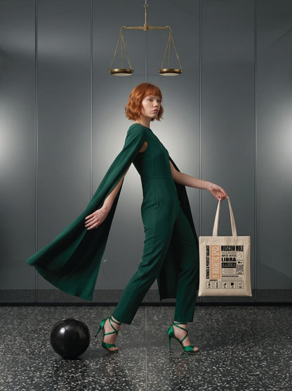 Mr.B Terazi Burcu Bez Çanta · Zodiac of Cocktails · Moscow Mule · Ham · Lisa ürünü taşırken (kurgusal karakter, görsel yapay zekâ ile üretildi)